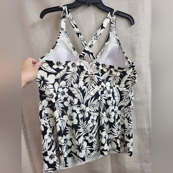 Lands' End Women's Plus Size 2 Piece Black White Floral Swimsuit Size 2x 20W-22W - Picture 2 of 12